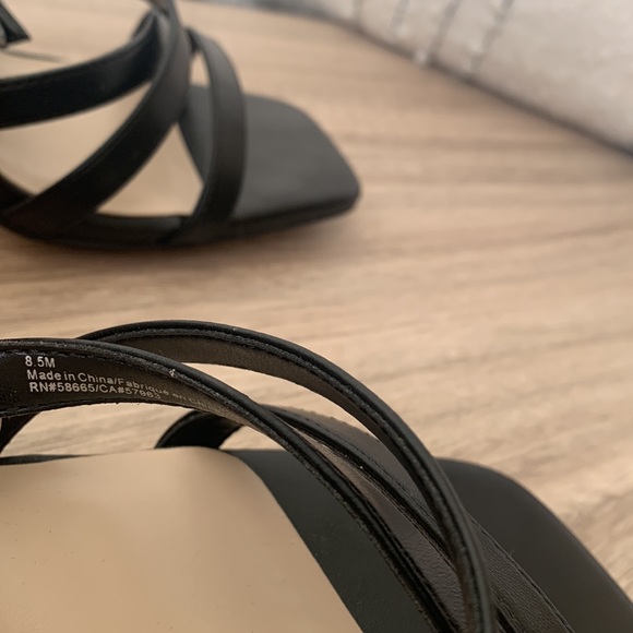 Nordstrom BP Karla Black Strappy Leather Heels! Size 8.5 - Picture 6 of 6
